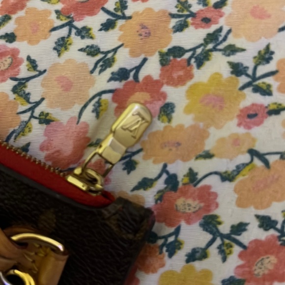 Louis Vuitton Neverfull wristlet - Picture 3 of 7